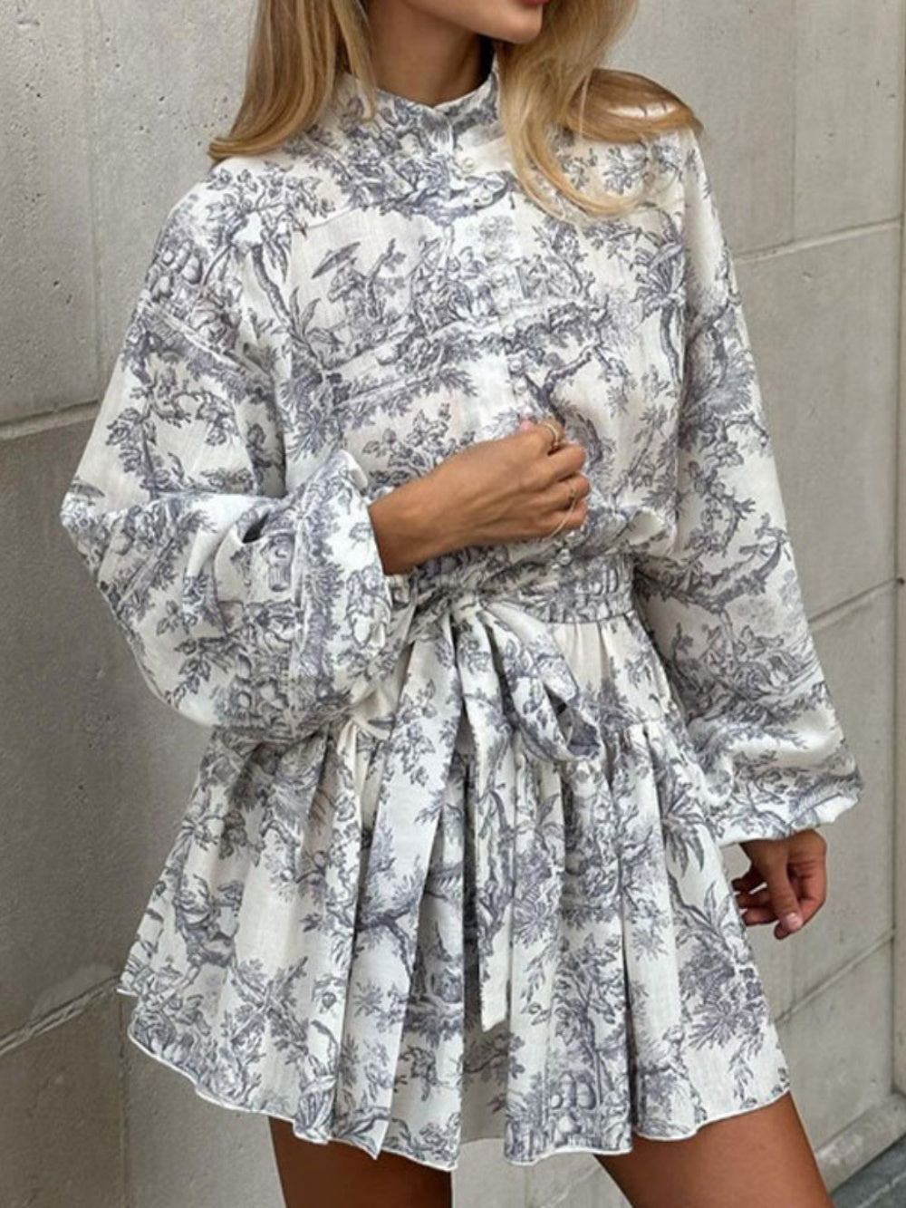 Elegant long-sleeved tie-neck printed dress